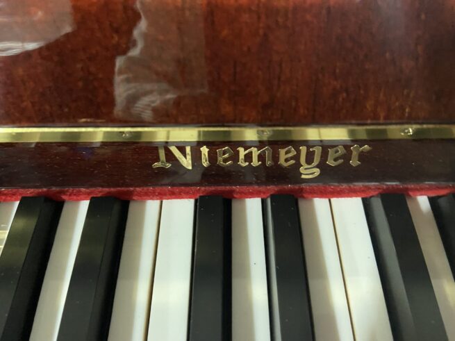 Neumeyer piano