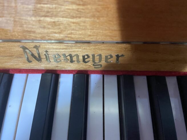 Niemeyer piano