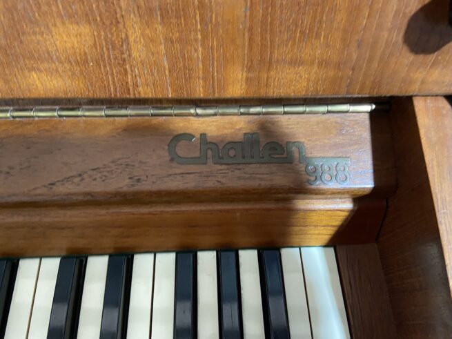 Challen 988 piano