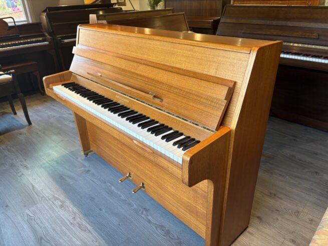 Barratt & Robinson piano