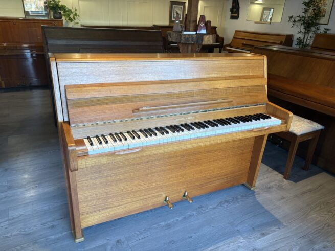 Barratt & Robinson piano