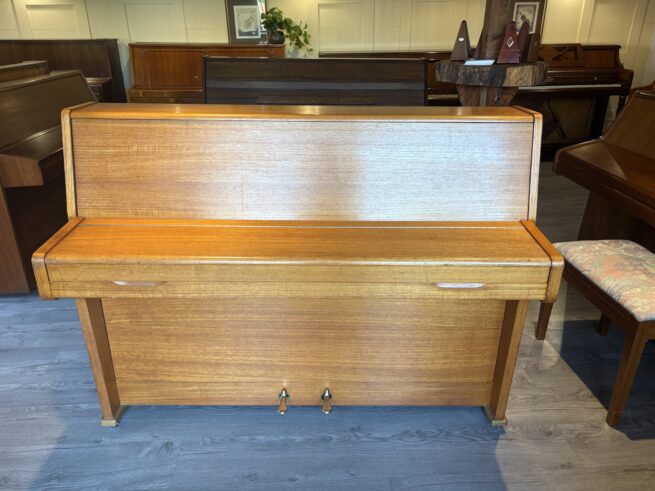 Barratt & Robinson piano