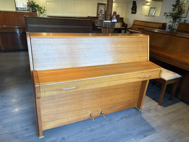 Barratt & Robinson piano