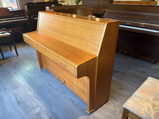 Barratt & Robinson piano
