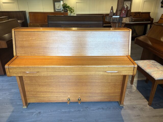 Barratt & Robinson piano