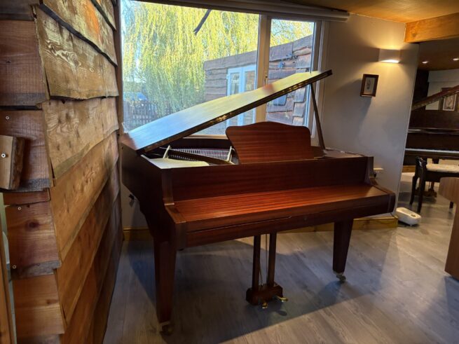 Hupfield baby grand