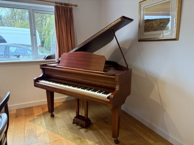 Monington & Weston Baby Grand
