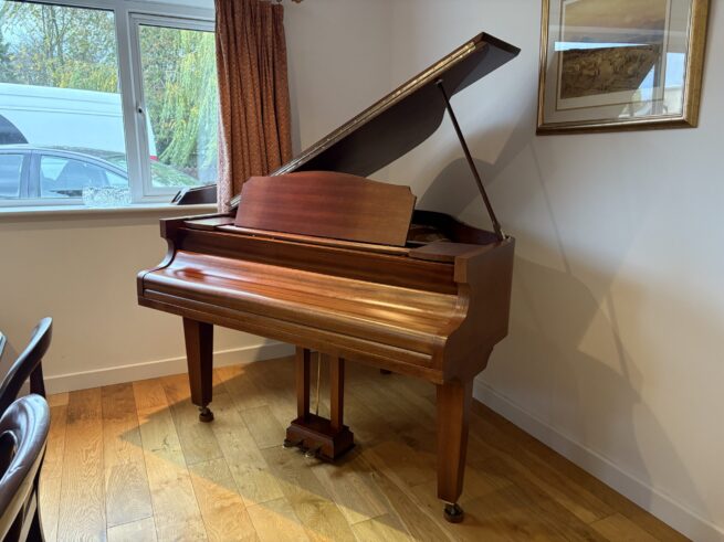 Monington & Weston Baby Grand