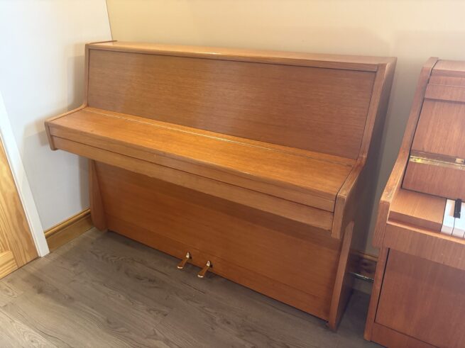 Barratt & Robinson piano