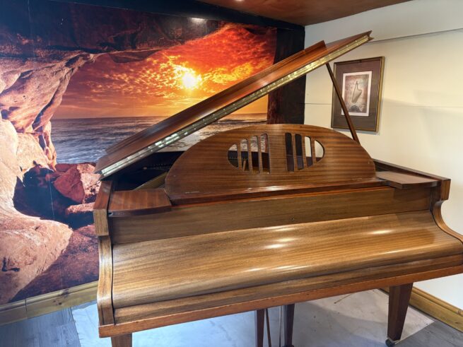 Gors & Kallman Baby Grand
